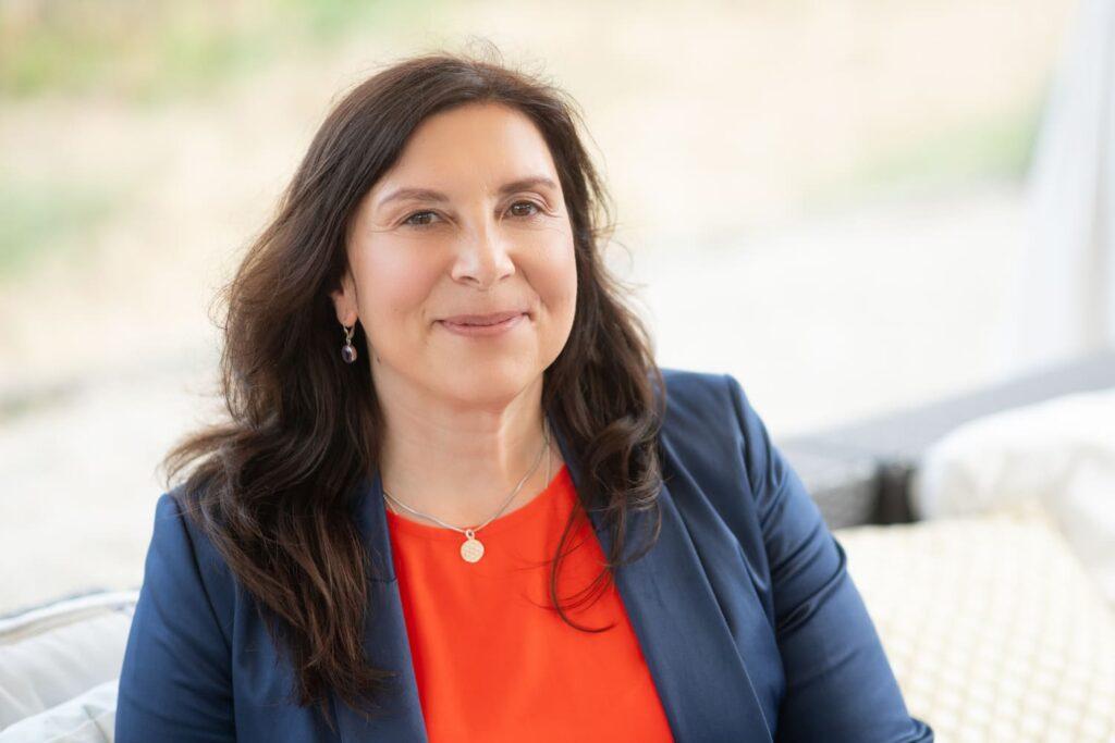 Milena Paralis WordPress Webdesigner für Coaches, SEO, Onlineshops mit WooCommerce, Professionelle Website Selbst Erstellen, WordPress Website erstellen mit der Website Deluxe Mastery WordPress Kurs